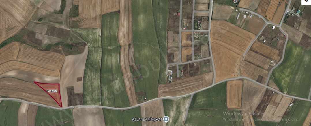 Arnavutköy Hacımaşlı Satılık Arsa 220 M2 Hisseli Yolu Var Evlerin Yakını Mah