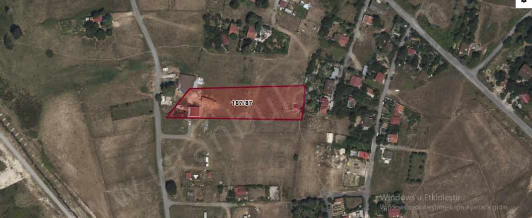 Arnavutköy Tayakadın Satılık Arsa 302 M2 Evlerin Yakını Yolu Var Merkezde Mah