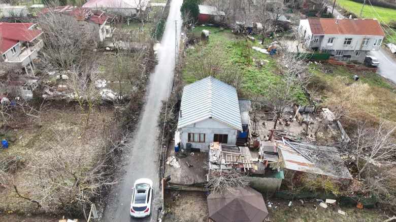 Arnavutköy Baklalıda Satılık Müstakil Ev Merkezde Yapı Kayıt Belgeli Arsası 352 M2 Baklalı Mah