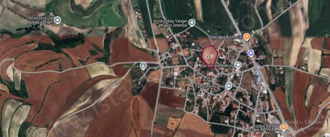 Arnavutköy Yassıörende Satılık Arsa 330 M2 Merkezde Hisseli Yolu Var Yassıören Mah