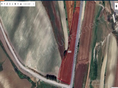 Arnavutköy Yassıörende Satılık Tarla Arsa 304 M2 Cadde Cephe Yolu Var Yassıören Mah