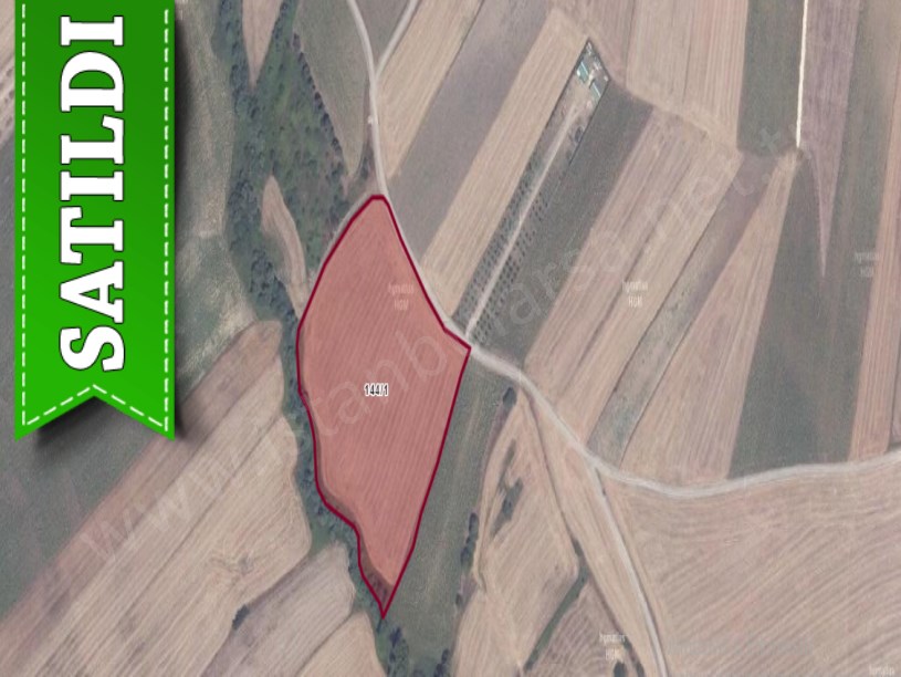 Çatalca Ovayenicede Satılık Arsa , 705 M2 Yolu Var Hisseli