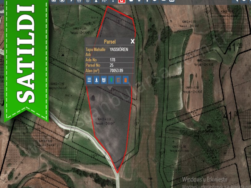 Arnavutköy Yassıörende Satılık Arsa ,  1,800 M2 Kanal Manzaralı Yolu Var