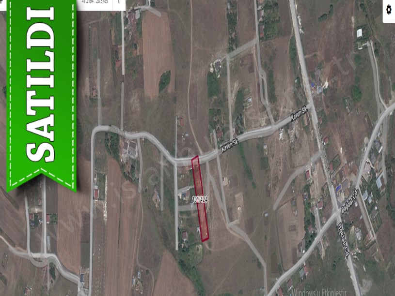 Arnavutköy Tayakadında Satılık Arsa , 259 M2 Yolu Var Hisseli