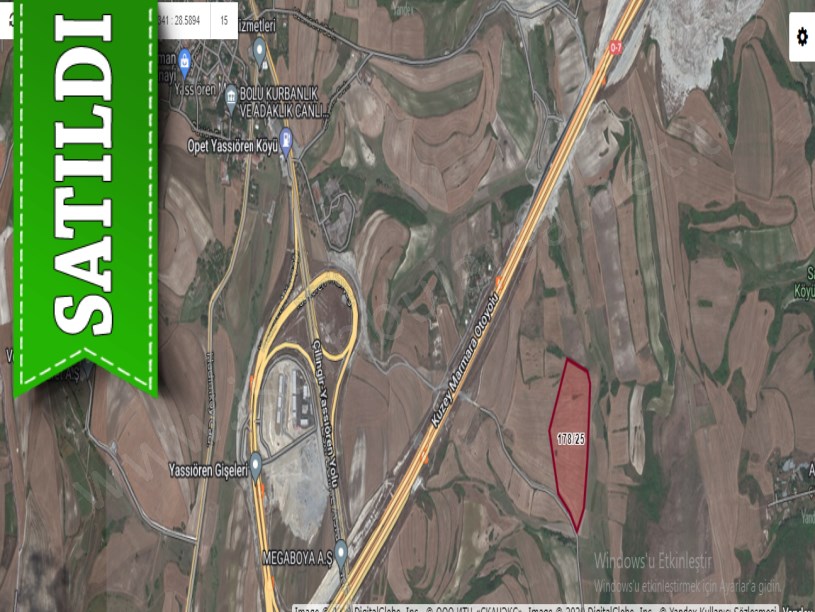 Arnavutköy Yassıörende Satılık Arsa , 292 M2  Cadde Cephe 