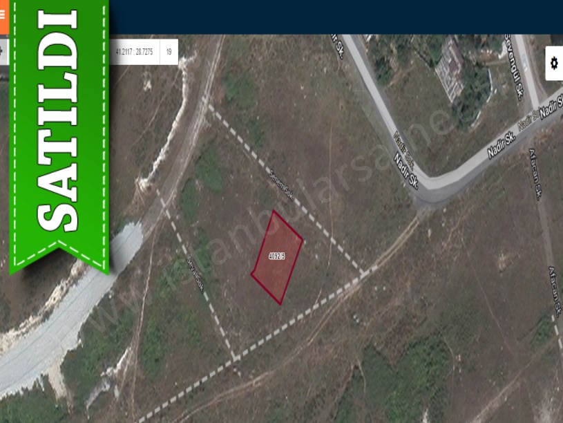 Arnavutköy Taşolukta Satılık Arsa , 320 M2 Yolu Var İmarlı