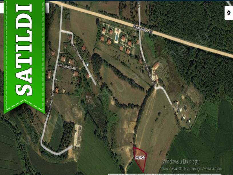 Çatalca Karacaköyde Satılık Arsa ,  471 M2 Yolu Var Hisseli