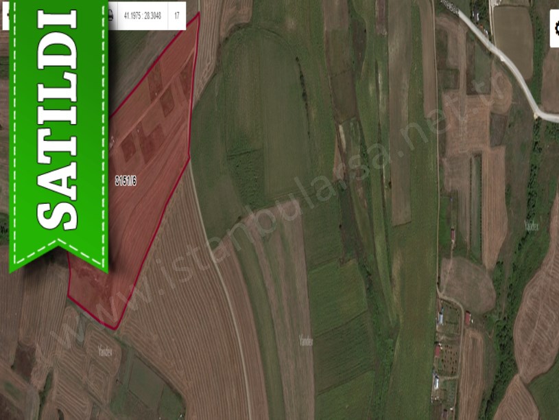 Silivri Akörende Satılık Arsa , 227 M2 Yola Cephe  Evlerin Yakını