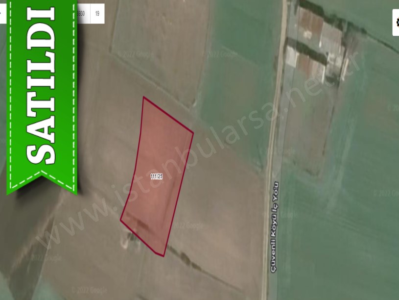 Kırklareli Vize Çüvenli Köyünde Satılık Tarla ,1,400 m2 Müstakil Evlerin Yakını