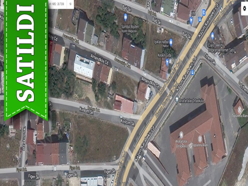 Arnavutköy Taşolukta Satılık Arsa , 300 m2 Köşe Başı Çift Dairelik Cadde Cephe