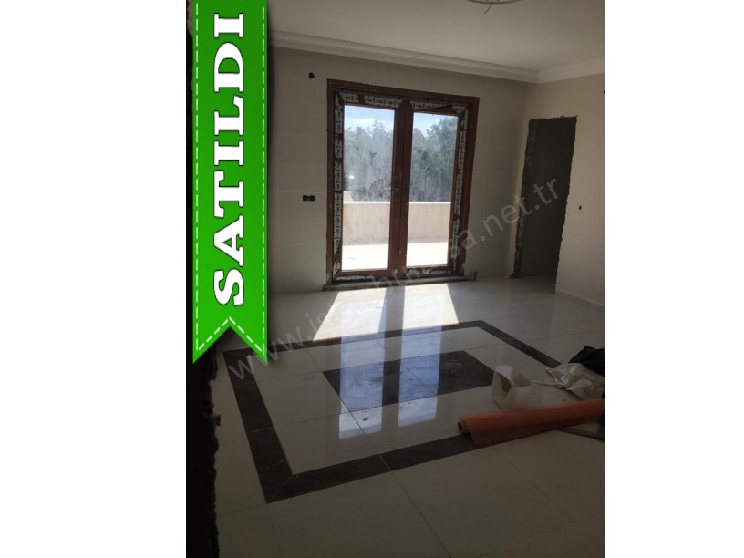 Çatalca İzzettinde Satılık Villa , 9+2 Odalı 3 Katlı Müstakil 