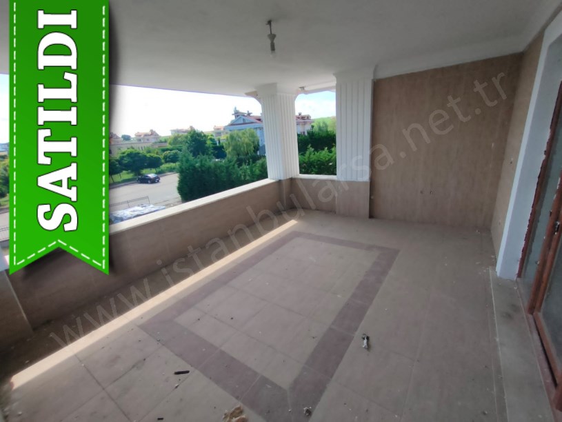 Çatalca İzzettinde Satılık Villa , 9+2 Odalı 3 Katlı Müstakil 
