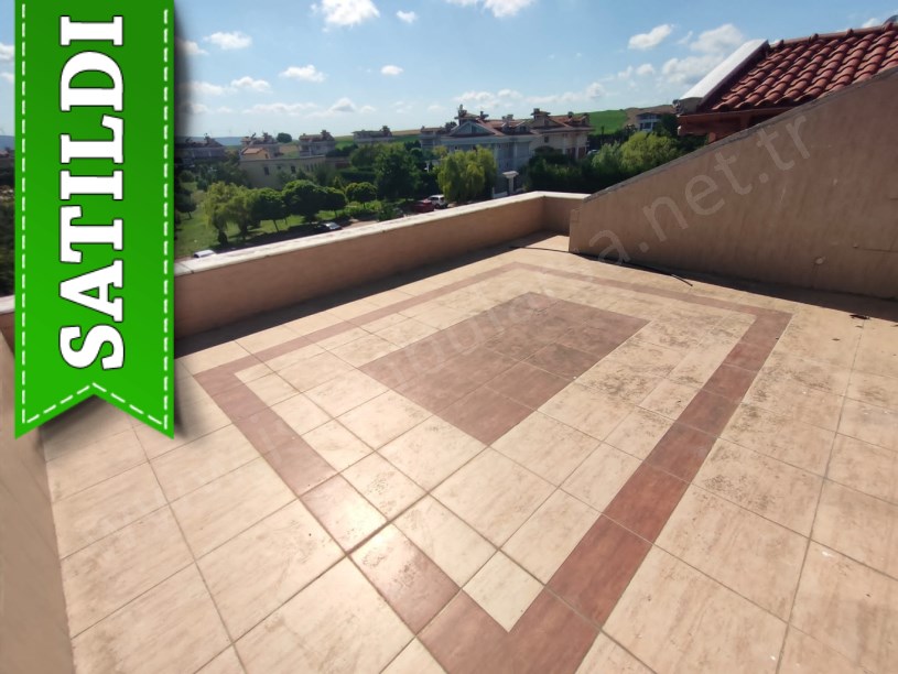 Çatalca İzzettinde Satılık Villa , 9+2 Odalı 3 Katlı Müstakil 