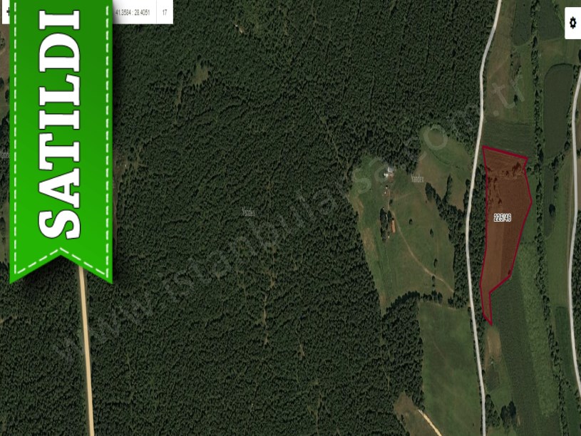 Çatalca Çiftlikköyde Satılık Arsa , 301 m2 Çaplı Meraya Cephe 