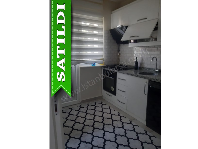 Arnavutköy Merkezde Satılık Daire , 3 Yıllık 1. Kat Cadde Cephe 