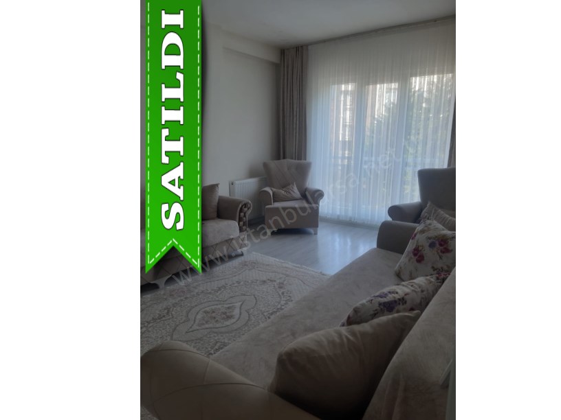 Arnavutköy Merkezde Satılık Daire , 3 Yıllık 1. Kat Cadde Cephe 