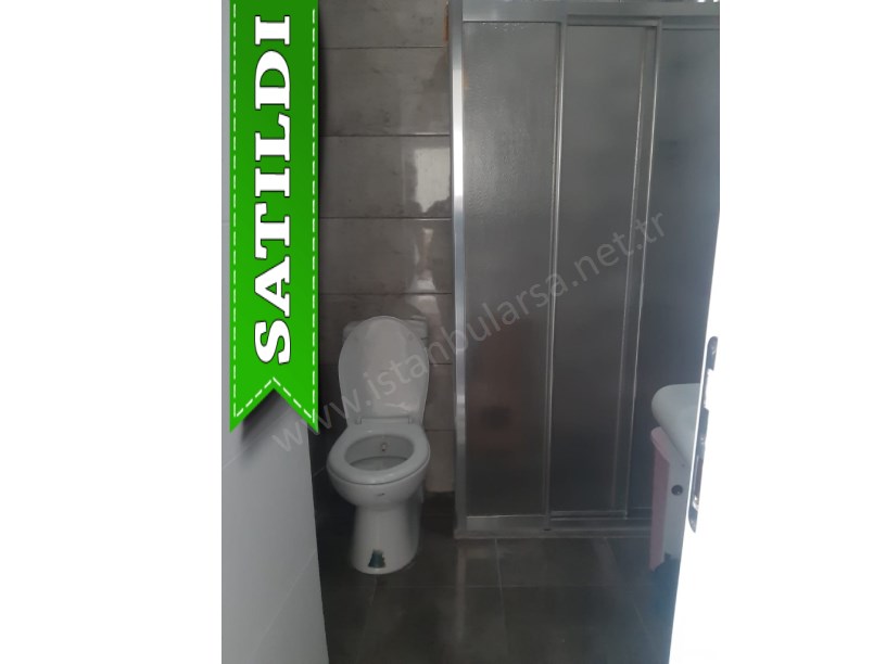Arnavutköy Merkezde Satılık Daire , 3 Yıllık 1. Kat Cadde Cephe 