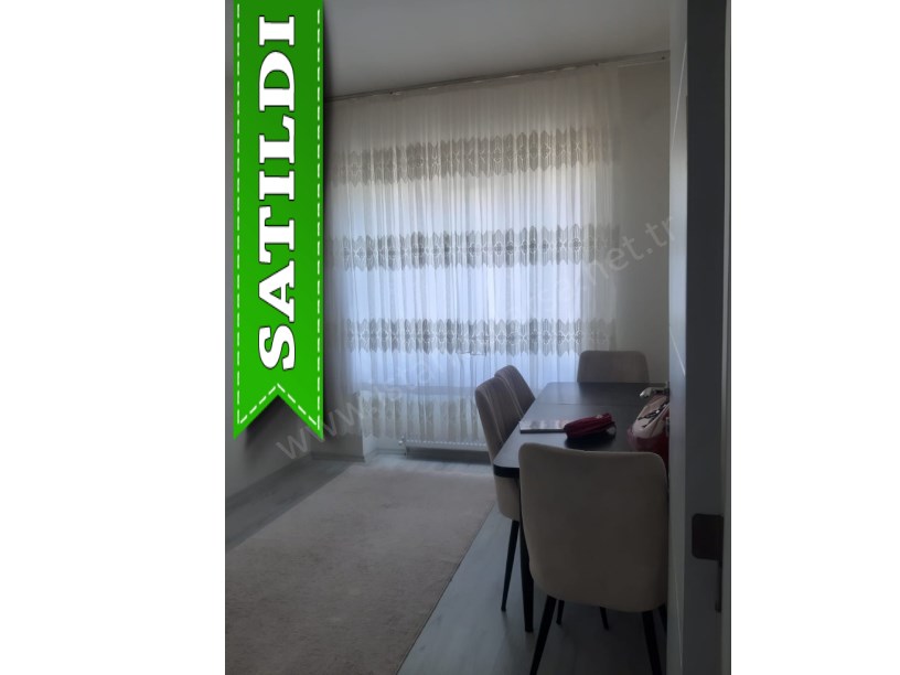 Arnavutköy Merkezde Satılık Daire , 3 Yıllık 1. Kat Cadde Cephe 