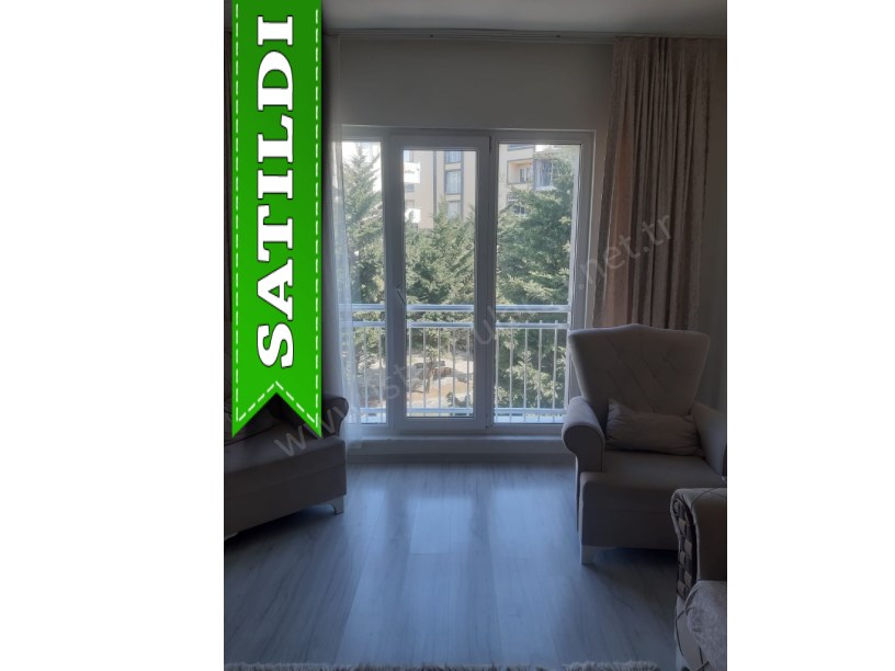 Arnavutköy Merkezde Satılık Daire , 3 Yıllık 1. Kat Cadde Cephe 