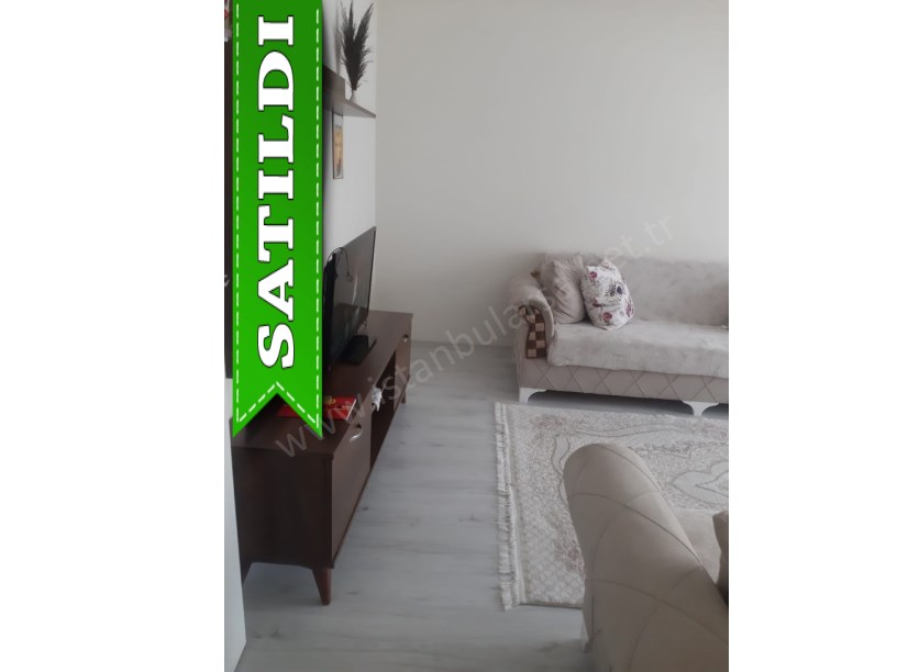 Arnavutköy Merkezde Satılık Daire , 3 Yıllık 1. Kat Cadde Cephe 
