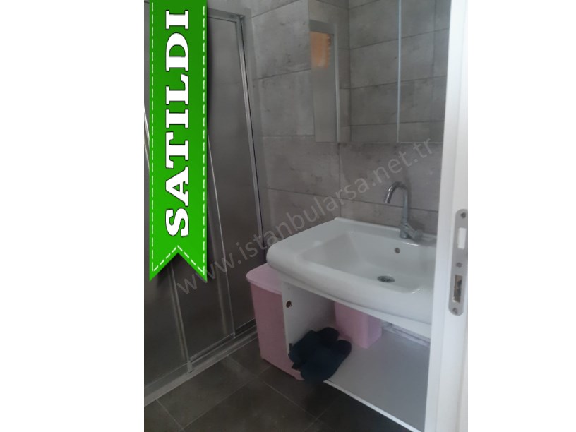 Arnavutköy Merkezde Satılık Daire , 3 Yıllık 1. Kat Cadde Cephe 