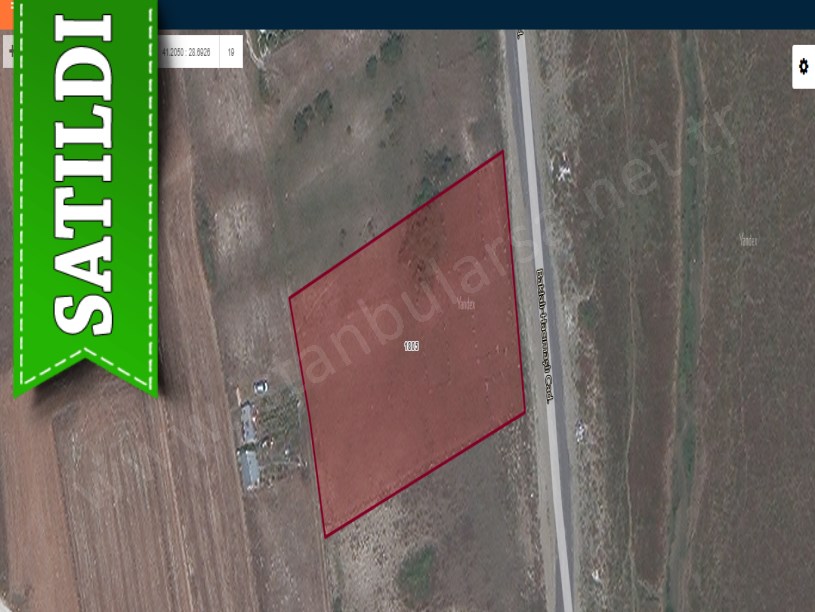 Arnavutköy Haraççı,da Satılık Arsa , 268 M2 Cadde Cephe Hisseli 