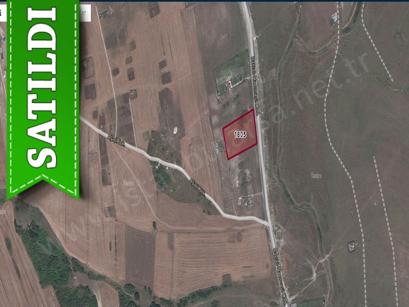 Arnavutköy Haraççı,da Satılık Arsa , 268 M2 Cadde Cephe Hisseli 