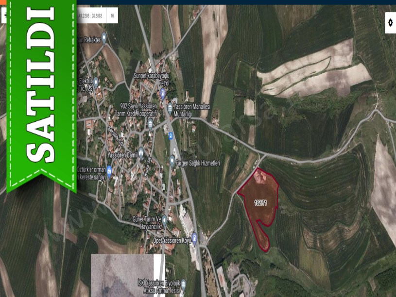 Arnavutköy Yassıörende Satılık Arsa , 821 M2 Merkeze Yakın Yolu Var 