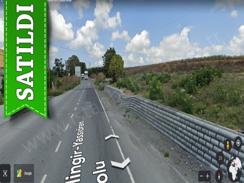 Arnavutköy Yassıörende Satılık Arsa , 821 M2 Merkeze Yakın Yolu Var 