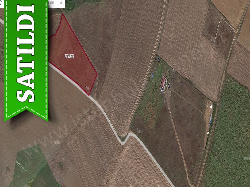 Çatalca Çakılda Satılık Arsa , 500 M2 Yolu Var  Hisseli 