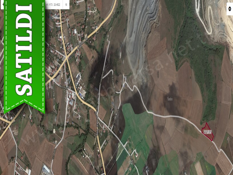 Çatalca Çakılda Satılık Arsa , 500 M2 Yolu Var  Hisseli 
