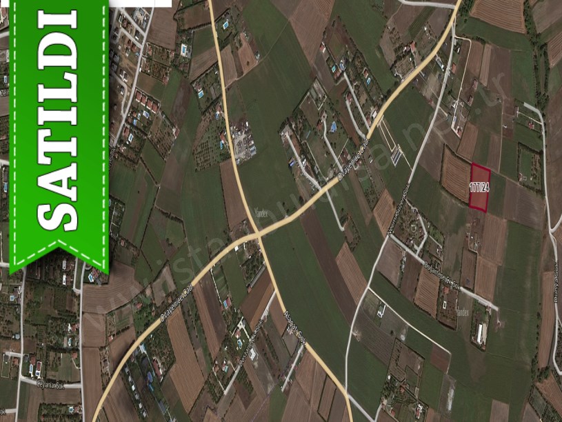 Çatalca Ovayenicede Satılık Arsa , 832 m2 Hisseli Evlerin Yakını Yolu Var