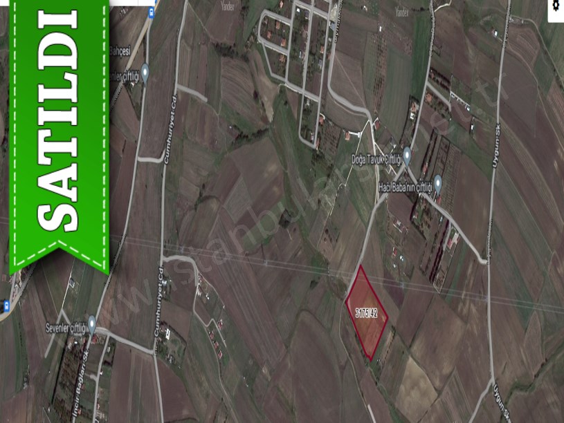 Silivri Akörende Satılık Arsa , 5,600 M2 Hisseli Yolu Var Etrafı Çevrili 