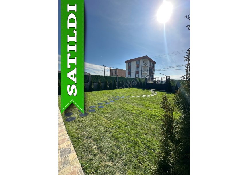 Arnavutköy Taşolukta Satılık Müstakil Ev, 220 m2 Arsa İçinde Merkezde