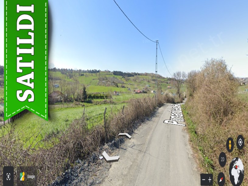 Arnavutköy Tayakadında Satılık Tarla , 655 m2 İçinde Gecekondu Var Çevrili 