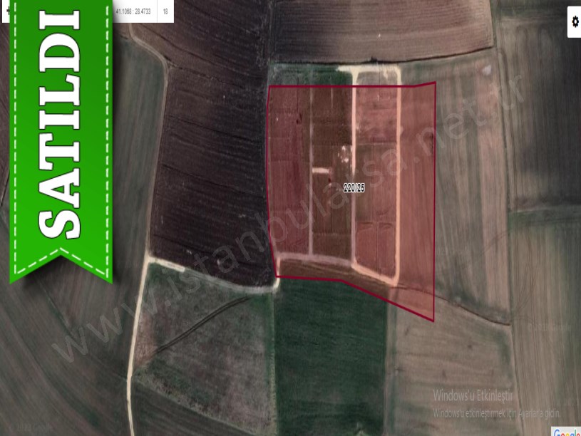 Çatalca Çakılda Satılık Arsa , 357 m2 Çaplı Yolu Var Tepe Konumda 