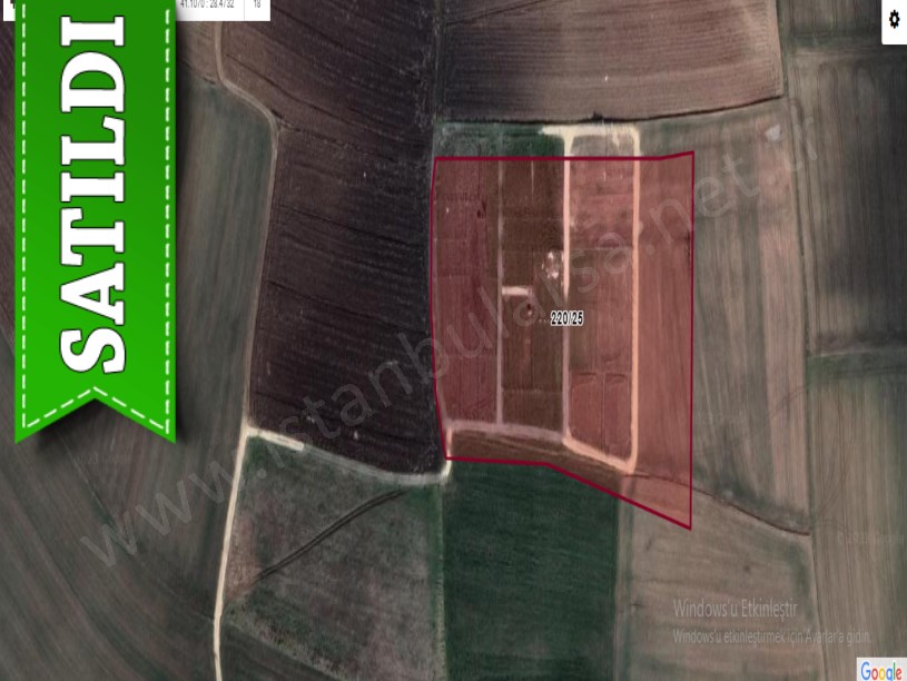 Çatalca Çakılda Satılık Arsa , 357 m2 Çaplı Yolu Var Tepe Konumda 