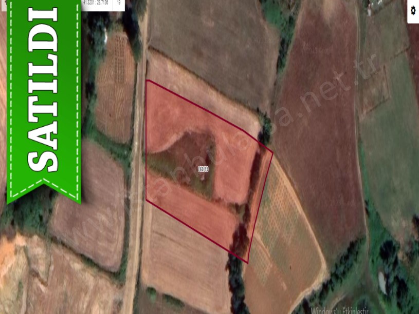 Arnavutköy Yeniköyde Satılık Arsa , 1,200 m2 Yolu Var Hisseli 