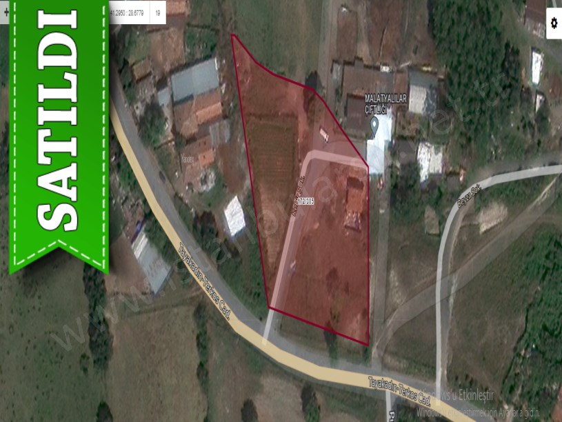 Arnavutköy Tayakadında Satılık Arsa , 245 m2 Cadde Cephe Çaplı Hisseli 