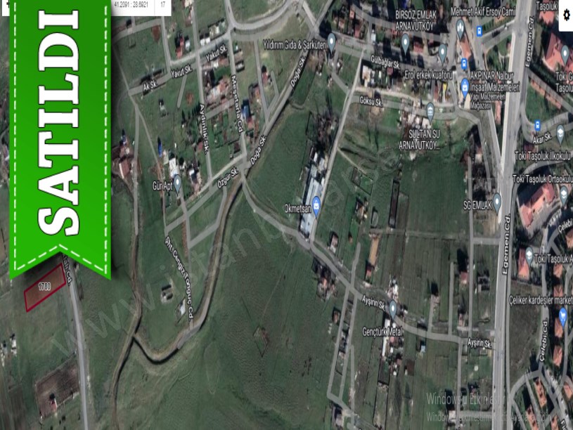 Arnavutköy Haraççıda Satılık Arsa , 130 M2 Cadde Cephe Hisseli Yolu Var