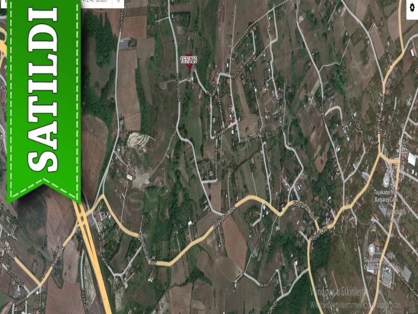Arnavutköy Tayakadında Satılık Tarla , 928 m2 Müstakil Yolu Var Merkezde