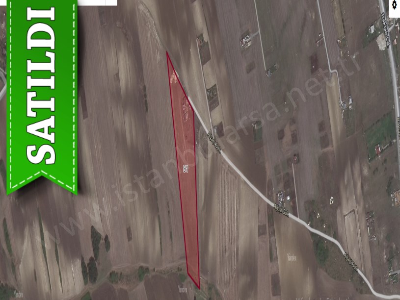 Arnavutköy Haraççıda Satılık Arsa , 1000 M2 Yolu Var Hisseli 