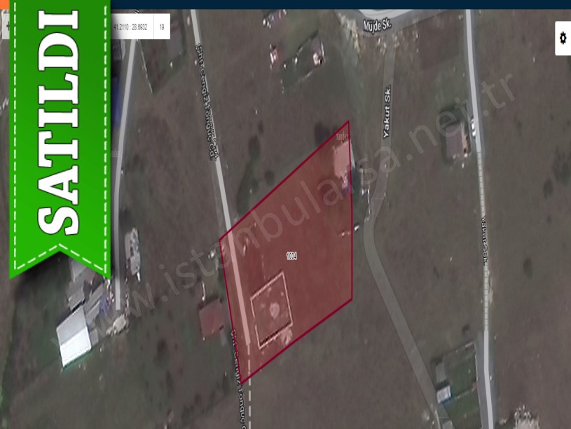 Arnavutköy Taşolukta Satılık Arsa , 190 M2 Cadde Cephe Çevrili 