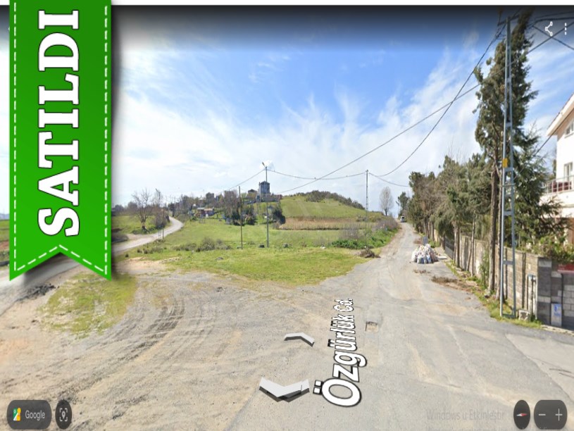 Arnavutköy Yeniköyde Satılık Arsa , 670 M2 Yolu Var Merkezde Hisseli