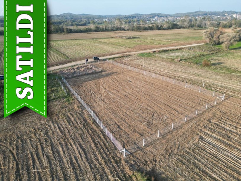 Çatalca Karacaköyde Satılık Arsa , 1,552 M2 Yolu Var Hisseli