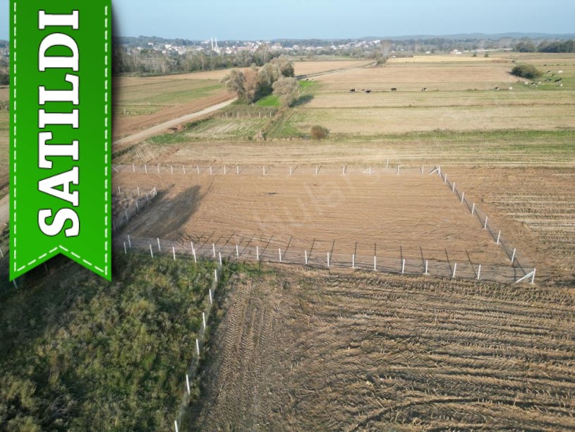 Çatalca Karacaköyde Satılık Arsa , 1,552 M2 Yolu Var Hisseli