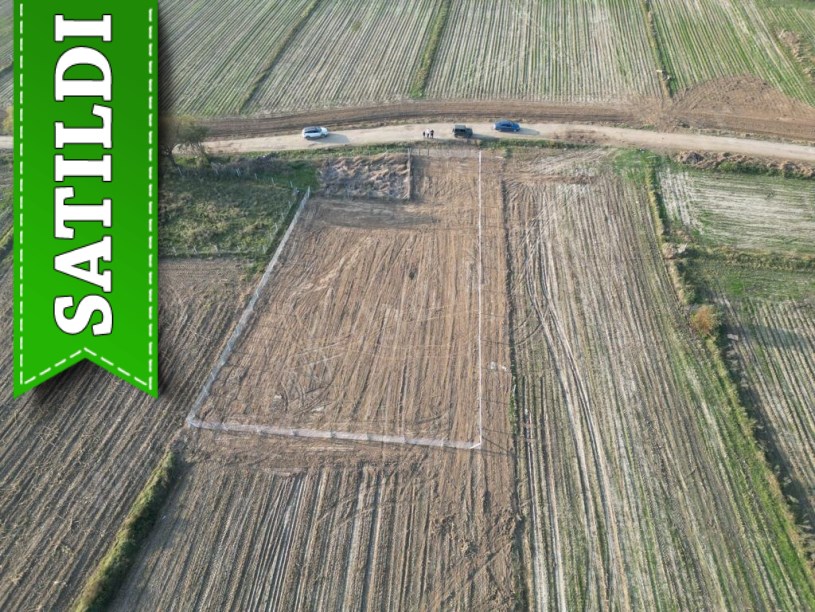 Çatalca Karacaköyde Satılık Arsa , 1,552 M2 Yolu Var Hisseli