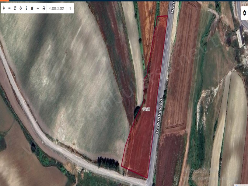 Arnavutköy Yassıörende Satılık Arsa , 304 m2 Cadde Cephe Yolu Var