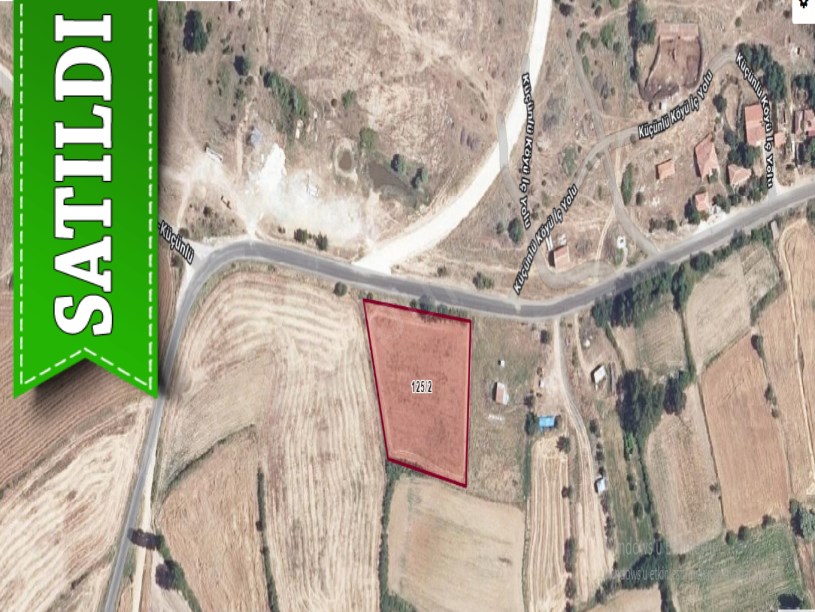Edirne Lalapaşa Küçünlü Köyünde Satılık Tarla , 4,077 m2 Asfalta Cephe İmarlı Müstakil