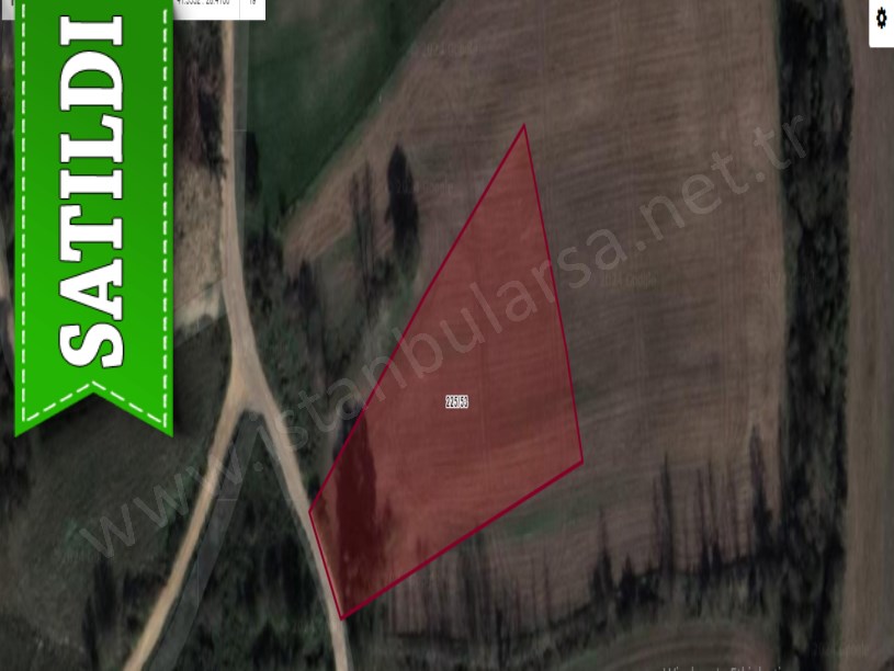 Çatalca Çiftlikköyde Satılık Arsa , 226 M2 Hisseli Yolu Var Evlerin Yakını